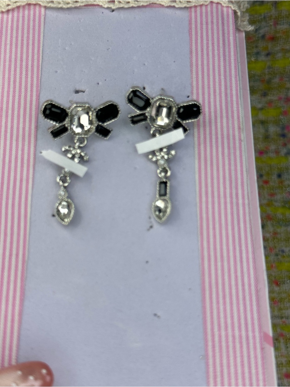 A great Rhinestone Bow Drop Earrings - Black